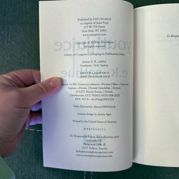 Youthjuice by E.K. Sathue paperback book - Picture 3 of 4